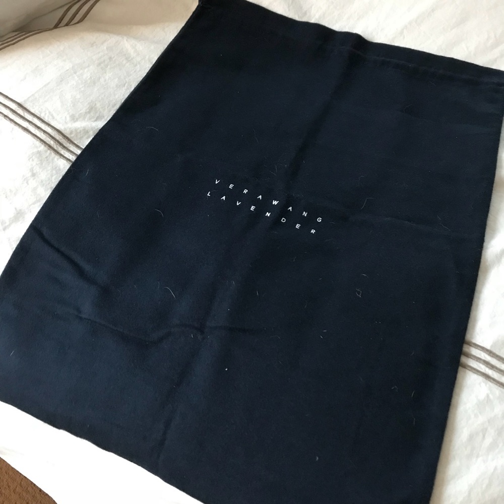 Vera Wang Dust Cover